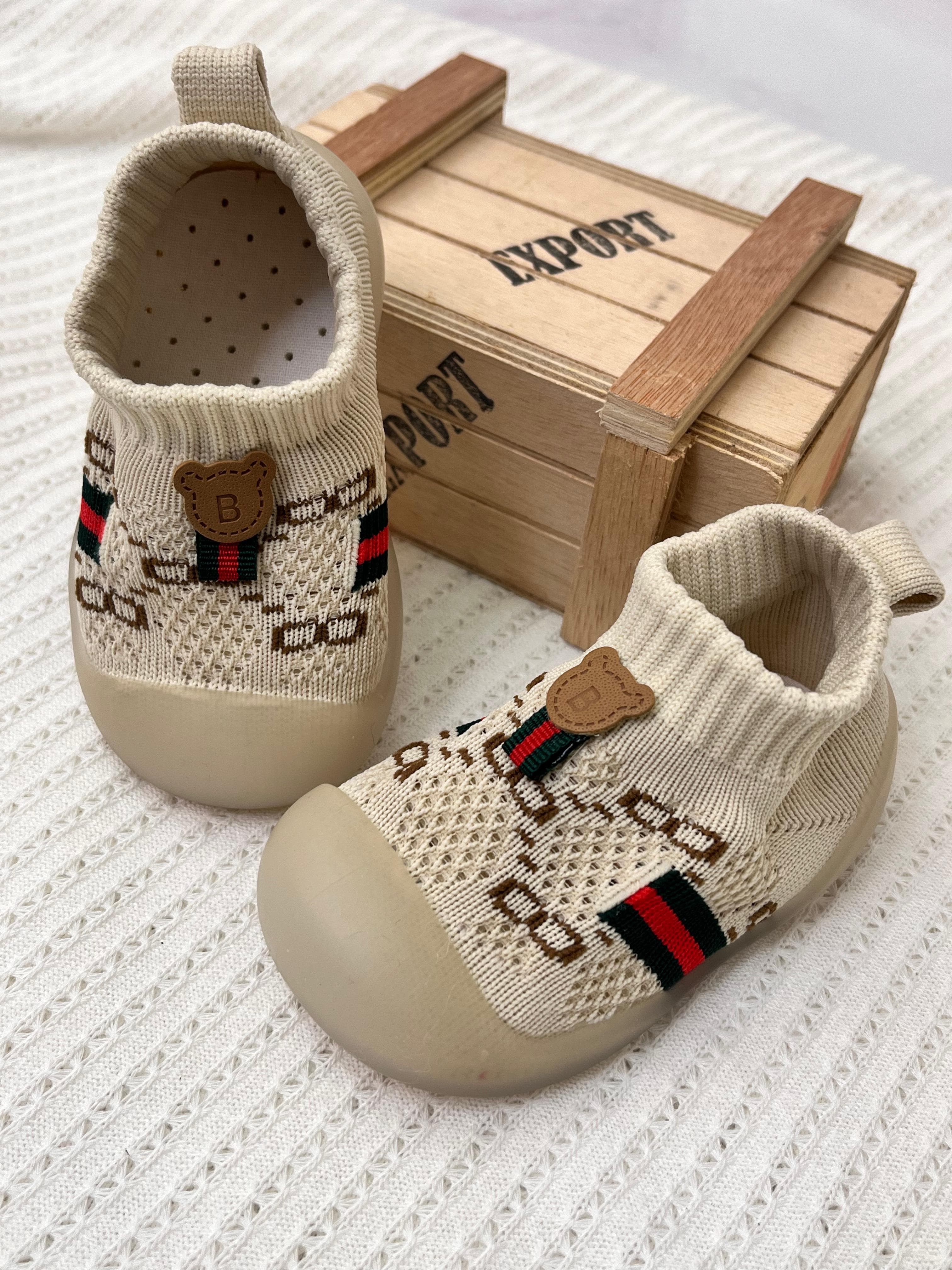 Vista 7 de MEDIA ZAPATO EN GOMA GUCCI - COLOR: BEIGE, TALLA: 18-19